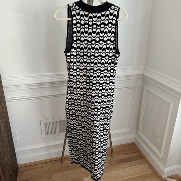NWT House Of Harlow 1960 Black White V-Neck Side Slit Knit Dress Size M - Picture 2 of 5